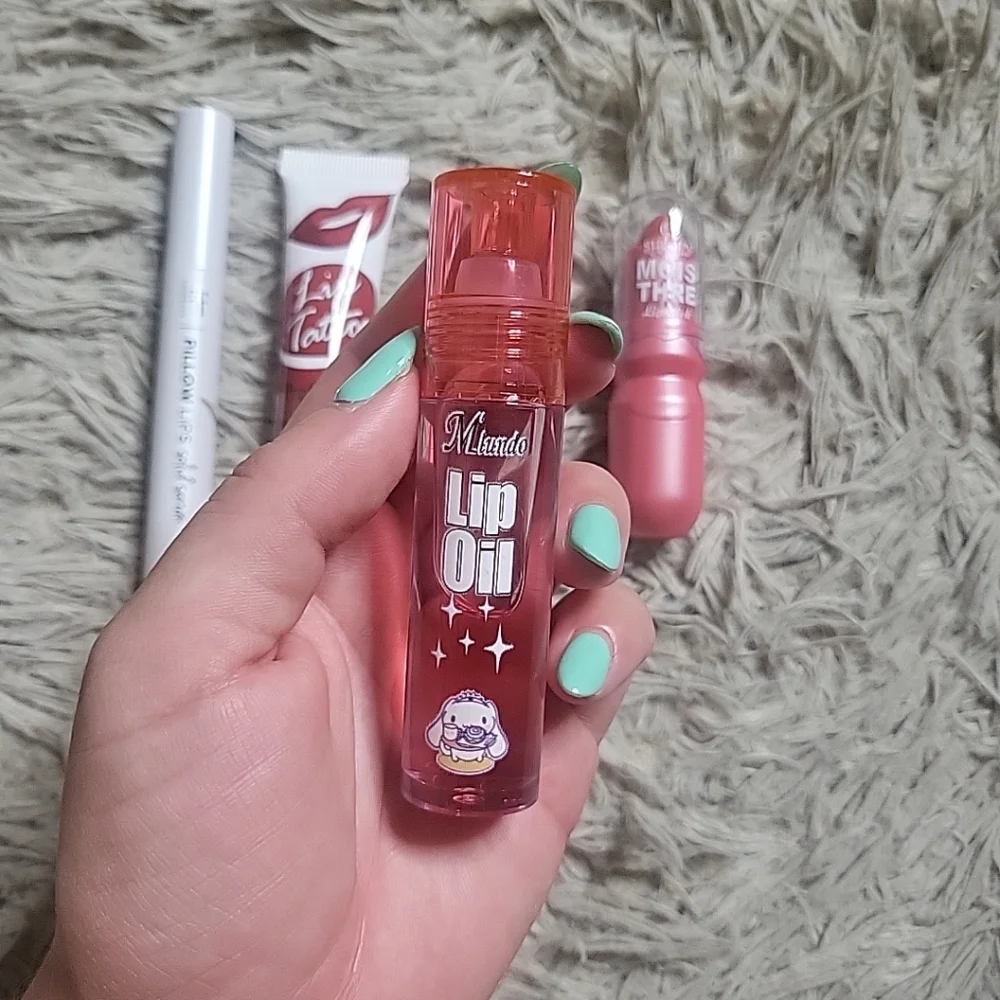 Beauty Bundle Clinique Highlighter Lips Makeup Lip Oil It Cosmetics Pillow Lips